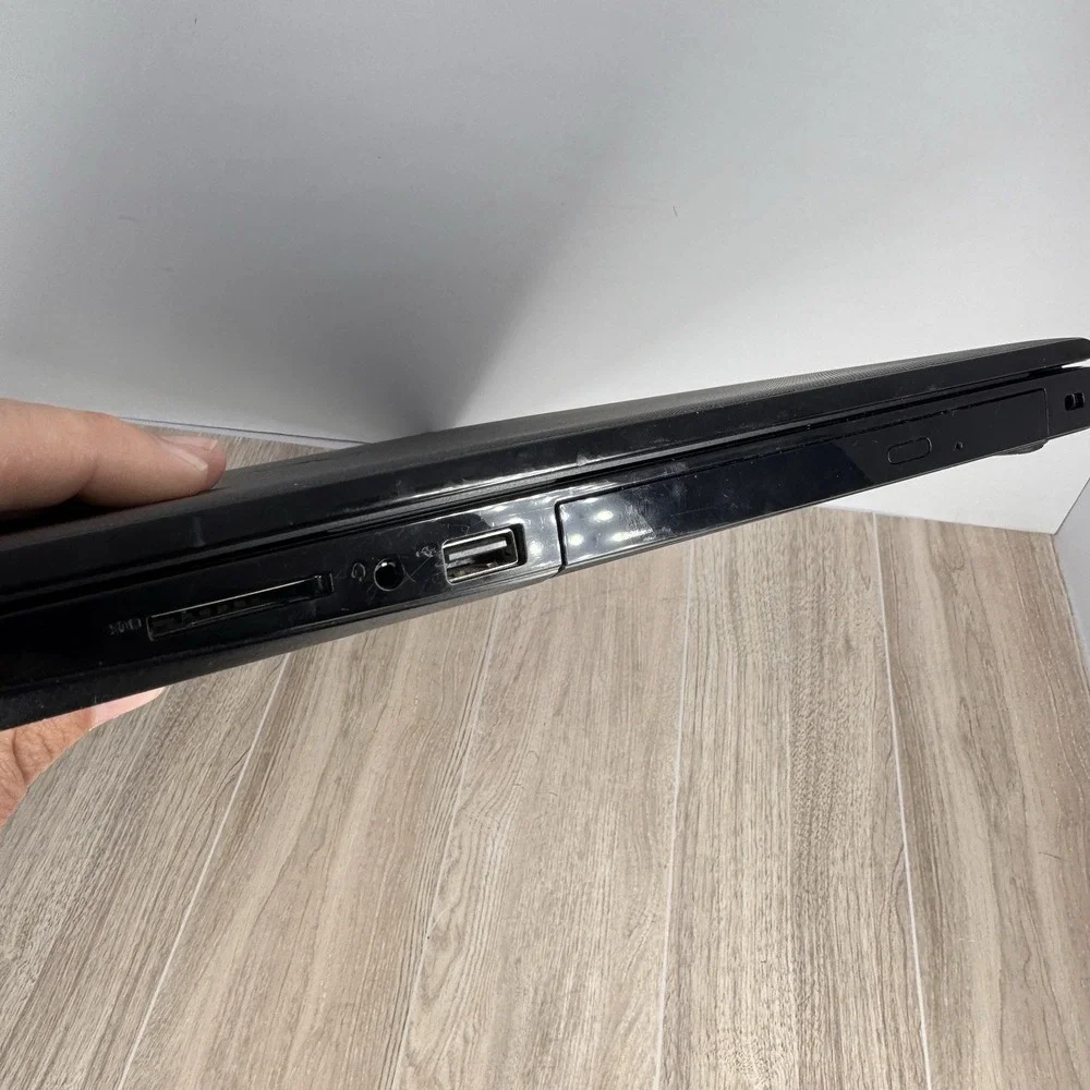 Dell Inspiron‎ 15 3558 Laptop 15.6 i3 5th Gen 1TB Windows 10 Charger READ